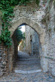 <center>Côte sylvante</center>Comme dans toute ville ancienne, les remparts avaient plusieurs fonctions principales:
- Protection contre les ennemis militaires ou religieux,
- Protection sanitaire en cas d'épidémies, 
- Protection fiscale avec la perception de taxes, notamment pour les marchands.
