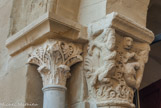 <center>L’église Saint Jean Baptiste</center>Tobie capturant le poisson. Sur l'arête extérieure, un personnage, soit l'archange Raphaël guidant Tobie, soit le père aveugle de celui-ci, s'abritant.