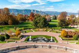 <center>Le parc Jouvet</center>Théodore Jouvet fit don à la ville  de jardins potagers qu'il possédait en bordure du Rhône. Offrant une magnifique perspective sur les monts de l'Ardèche, ce parc est considéré comme l'un des plus beaux de la vallée du Rhône. Poumon vert au cœur de la ville, c'est un cadre de verdure exceptionnel composé de plus de 800 arbres aux essences rares et variées.