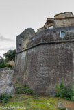 <center>Le château de Saumane.</center> Les douves, qui n'ont jamais été mises en eau.