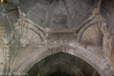 <center>L'église paroissiale Notre-Dame à Venasque. </center>A gauche, le taureau pour St Luc, à droite, l'aigle pour St Jean.