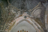 <center>L'église paroissiale Notre-Dame à Venasque. </center>A gauche  le lion pour St Marc, à droite, l'homme ou l'ange pour St Matthieu.