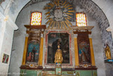 <center>L'église paroissiale Notre-Dame à Venasque. </center>Statue de st Siffrein, à droite, celle de ste Philomène. A gauche, st Roch, au centre st Antoine l'Ermite.