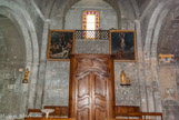 <center>L'église paroissiale Notre-Dame à Venasque. </center>A gauche, st Marc et une descente de croix, à droite, st Roch. et une cricifixion.