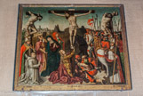 <center>L'église paroissiale Notre-Dame à Venasque. </center>Tableau de la crucifixion d'un peintre primitif de l'école d'Avignon (1498). C'est une peinture sur bois, commandée par les contes de Venasque. On voit nettement l'influence flamande. Au centre Jésus, à sa gauche la Vierge et à ses pieds Marie Madeleine. Il est aussi d'influence allemande par les visages, les larrons, et d'influence italienne par le paysage du fond et les soldats avec le cheval de dos. A gauche l'évêque savoyard Hugo et à droite St Siffrein.