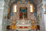 <center>L'église paroissiale Notre-Dame à Venasque. </center>Statue de st Blaisre. Sur le tableau, à gauche, st Marc, à droite st Blaise ?
