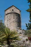 <center>Abbaye Saint André</center> La chapelle était d'abord hors les murs et s'appelait St Michel. Elle fut ensuite dédiée à St Casarie.