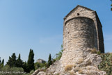 <center>Abbaye Saint André</center> En face la chapelle romane Notre-Dame-de-Belvezet, de la fin du XIIe s, qui était l'église paroissiale du bourg St André.