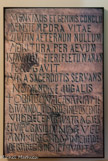 <center>Abbaye Saint André</center> Copie de l'épitaphe de Casarie. Casarie nous est connue par l'inscription, gravée sur une plaque de marbre, placée sur son tombeau par son époux Valens. C'est le plus ancien document conservé à Villeneuve. Son importance est majeure pour l'histoire de la cité.