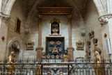 <center>L'église Notre-Dame </center>Belle collection de reliquaires provenant de la chartreuse et statue de sainte Sophie. En haut, à gauche, portrait de Pierre de Luxembourg. Sur l'autel, buste de St Matc l'Evangéliste, qui est à Villeneuve, patron des vignerons. En haut, St Roch.