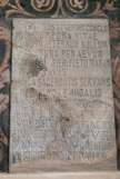 <center>L'église Notre-Dame </center>mensibus et geminis conclu-
dens tempora vitae, 
uiuit in aeternum, nullum moritura per aeuum.
Ista Valens fieri, fletu manan-
te, rogauit,
iura sacerdotis seruans
nomenque iugalis.
+ Obiit bon(ae) m(emoriae) Casaria me-
dium noct(is), d(ie) d(omi)nico inluciscente,
VI id(us) decemb(res), quatragies
et VI p(ost) c(onsulatum) Basili iunior(is) u(iri) 
c(larissimi) c(onsulis),
ann(o) XII regn(o) domini Chelde-
berti Regis, indict(ione) quinta.
... lorsqu'elle achève (à l'âge de tant dannées) et deux mois de vivre son temps, elle vit pour l'éternité, elle qui n'a plus d'existence mortelle. Tout cela, Valens dans ses larmes a demandé que ce soit fait, respectant les lois du sacerdoce et le titre d'époux. Casarie, de bonne mémoire, s'en est allée, passé le milieu de la nuit, alors que déjà commençait à luire le jour du Seigneur, le 6 des ides de décembre du postconsulat pour la quarante-sixième fois de Basilius Junior, clarissime consul, 12e année du règne de seigneur Childebert, roi, indiction cinquième.
Des raccords en plâtre remplacent les fragments manquants, connus grâce à plusieurs copies d'érudits qui ont visité l'abbaye du XVIe au XVIIIe siècle. Cependant, le début du texte demeure inconnu. Les huit premières lignes constituent la fin d'un poème funèbre en vers. À la neuvième ligne, une croix ouvre une section en prose qui donne avec précision la date du décès : le dimanche 8 décembre 586.