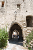 <center>Ancienne livrée de la Thurroye/center> Le porche vue de la cour. Au fond, la rue.