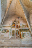 <center>La chartreuse du Val-de-Bénédiction </center> La chapelle pontificale, au S. du grand cloître, appartient, avec le Tinel voisin, à la livrée qu'avait fait construire Innocent VI lorsqu'il n'était encore que le cardinal Étienne Aubert ; elle se réduit à une abside à cinq pans dont les murs ont conservé de belles fresques (Crucifixion, Vie de saint Jean Baptiste, les Douze Apôtres) exécutées par Matteo Giovannetti.
