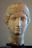 <center>Musée archéologique.</center>  Tête de Junon, avec diadème.