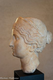 <center>Musée archéologique.</center>  Tête de Junon, avec diadème.