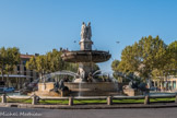 La fontaine est construite en pierre froide des carrières de Saint-Antonin, de Pourrières et de Fuveau. Avant cette fontaine s'élevait celle des Chevaux Marins, détruite à la Révolution.