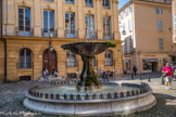 Fontaine d'Albertas, place d'Albertas Nouvelle fontaine de 1912 avec un bassin en fonte créé par les élèves de d'école des Arts et Métiers