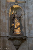 Chapelle des Oblats <br> Quatre grandes statues sur les piliers qui soutiennent la coupole dont deux datent de la construction de l’église. Saint-Jean, apôtre-du Cœur de Jésus. Dès que l’église de la Mission est rouverte, Eugène de Mazenod introduit la dévotion du Sacré-Cœur. La confrérie du Sacré-Cœur de la ville d’Aix aura là son siège. La statue en bois, acquise en 1873 a été réalisée par un artiste qui travaillait à la construction de la Basilique du Sacré-Cœur de Montmartre, alors qu’un autre oblat, Mgr Guibert, était archevêque de Paris.