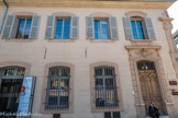 Maison du Logis au Bras d'Or où vécut Darius Milhaud.  Le Logis du Bras d'Or fut construit vers 1670. C'était une grande auberge destinée à recevoir voyageurs et commerçants de tous genres avec leurs bestiaux (principalement moutons). Un rez-de-chaussée, un étage, sept fenêtres de façade rythmant agréablement volume et décors, très belle corniche denticulée, ancoules massives et niche d'angle.  La famille Milhaud modifie l’aspect extérieur à la fin du XIXe siècle en créant une porte latérale surmontée d’un cartouche entouré de feuillages et d’un linteau supporté par deux consoles. Le Logis du Bras d’Or a au cours de son histoire échappé à la destruction de nombreuses fois. Elle accueille désormais l'Agence régionale des arts du spectacle (Arcade) et abrite une salle multimédia dédiée à Darius Milhaud.