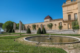 Le château de Castries. <br>  Le parc est composé d’un ensemble de terrasses ornées de parterres à la française et de bassins.