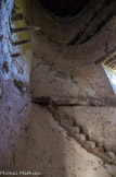 Tour d'Embarbe. A l’intérieur, un escalier de bois en colimençon grimpe jusqu’à l’étage où devait se trouver le plancher.