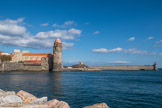 Collioure. <br> Église Notre-Dame-des-Anges : Construite entre 1684 et 1691 dans un style gothique méridional. Elle est, avec son célèbre clocher, ancien phare médiéval, pratiquement entourée par la mer sur ses trois côtés.