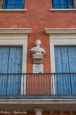 Collioure. <br> Monument à la mémoire d'André Riera, 1744 - 1826, les pauvres de Collioure et de Saint André reconnaissants. Faraill Gabriel (sculpteur) . André Riera avait lègué ses biens à l' hospice de Collioure et l' immeuble de la mairie lui avait appartenu.