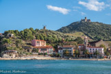 Collioure. <br>Fort Saint-Elme et le moulin de Collioure.