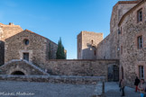 Le château royal. <br> La place d'armes. A gauche, la chapelle.