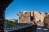 Le château royal. <br>L'entrée du bastion nord qui domine le faubourg du port d'amont.