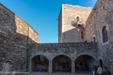 Le château royal. <br> La cour d'honneur et le donjon.