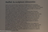 Musée Hyacinthe Rigaud. <br> Maillol, la sculpture réinventée
Après avoir cherché dans la peinture, la tapisserie et la céramique de quoi satisfaire sa quête d’harmonie et de synthèse, Aristide Maillot découvre la sculpture à l’aube du XXe siècle. Le marchand Ambroise Vollard organise sa première exposition de terres cuites en 1902, le confortant dans cette voie qui sera désormais la sienne.
Cette découverte personnelle marque un tournant dans l’histoire de la sculpture. En effet, si le génie d’Auguste Rodin écrase de tout son poids le siècle finissant, la présentation de La Méditerranée en 1905 au Salon d’automne ouvre de nouvelles perspectives pour toute une génération de sculpteurs désireux de rompre avec les excès d’un art qui avait renoncé à la construction au profit d’émotions excessives et de sentiments violents. Tout comme Paul Cézanne en peinture et Claude Debussy en musique, Aristide Maillol propose en silence de revenir à la forme : simple, lourde, pure.
Le corps féminin devient son sujet de prédilection. Il en explore les possibilités plastiques, à la recherche de la forme parfaite, débarrassée de toute tentation anecdotique. Frontalité des corps, immobilité des gestes et impassibilité des visages caractérisent un art qui, bien que profondément classique, ouvre la modernité et annonce la sculpture abstraite des années 1930.