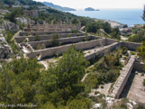 Lieux de stockage du minerai qui était amené par des wagonnets roulant sur les murs.