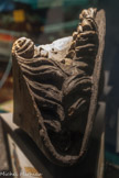 3. Fragment de tricorne d’une figure de proue.
Épave de L'Aimable Grenot (Ille-et-Vilaine, 1749). Prof, - 9 à – 18 m.
En permettant de restituer une statue en pied de 2,60 m de hauteur, cet objet a participé à l'Identification de l'épave.