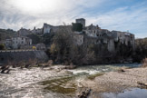 Montclus. Le village s'est installé dans un méandre de la Cèze.