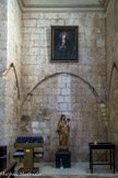 Goudargues. <br> Cette magnifique peinture du XIXe représentant une vierge « Dolorosa » fut restaurée par Frédéric Martin de St-Michel-d'Euzet, ce qui permiit d'identifier la signature de Léon Alégre, né à Bagnols-sur-Cèze le 14 décembre 1813 et mort le 27 novembre 1884. C'était un peintre historien régionaliste et collectionneur français. Il fonda le premier musée cantonal de France à Bagnols-sur-Cèze en 1859 à partir de ses collections personnelles, plusieurs œuvres sont accrochées aux cimaises  de musées régionaux et dans des églises du Gard Rhodanien.