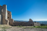 Mentionné dès le XIe siècle dans les chartes impériales, le Castrum Arearum appartînt d'abord aux Seigneurs de Fos puis, à partir de 1257, aux Comtes de Provence avant d'entrer en 1481, dans le domaine royal.
En 1254, au retour de la 7eme croisade, Saint-Louis et sa suite y séjournent.
Après s'être souvent trouvé au cœur de querelles de succession, le Château d'Hyères devient une des places fortes de la ligue pendant les guerres, de religion et c'est pourquoi il sera partiellement démoli à la fin de l'année 1596, avant d'être démantelé en 1620 sur ordre de Richelieu.