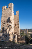 Une tour de flanquement quadrangulaire. Les trois murs sont munis d’archères.