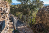 Le pont-levis. Deuxième porte protégée par une herse et précédée d’un pont-levis (disparu) qui enjambait un fossé de 4,50 m.