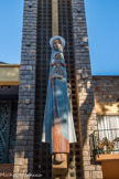 La chapelle Notre Dame de Consolation. <br> Au sein de la chapelle se trouvent trois représentations de la Vierge Marie radicalement différentes. La Vierge à l’enfant de Lambert-Rucki, devant la croix qui s’élance le long du clocher-campanile, accueille le visiteur.