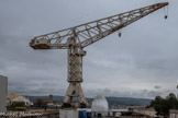 Les Chantiers Navals de La Ciotat. <br>La grue de 120 tonnes de la cale n°1. En bas, le bateau-porte.