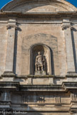 EGLISE SAINT GENIES (GENEST) <br> La statue de Gérard Tenque. Vers l'an 1100, le bienheureux Gérard Tenque (1040-1120), que la tradition veut originaire de Martigues, fonde l'hôpital Saint Jean de Jérusalem. Lors du siège de Jérusalem par les croisés de Godefroy de Bouillon, suspecté d'entente avec l'ennemi, il sera torturé par les Musulmans et, à la prise de la ville, il se met à la disposition de tous les blessés.  Frère Gérard meurt à Jérusalem le 3 septembre 1120, il est considéré comme bienheureux par l’Église catholique