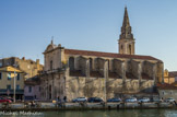 EGLISE SAINT GENIES (GENEST) <br> A droite, le clocheton de l'Annonciade. Geniès ou Genest. Il faisait office de greffier à Arles en Gaule et refusa d'enregistrer les édits qui ordonnaient de persécuter les chrétiens. Saisi par la police romaine, il fut décapité en 308, recevant ainsi le baptême du sang alors qu'il n'était encore que catéchumène.