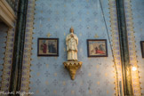 Foyer Jean-François Régis. <br> La chapelle possède un modeste mais remarquable statuaire. D'abord la statue du Curé d'Ars