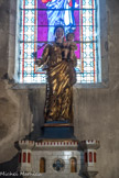 Sault. Église Notre-Dame-de-la-Tour.<br> C'est une statue qui a donné son nom à cette église. Une antique tradition signale que tout près de l'église Sainte Marie de la Loge s'élevait une haute tour, qui ,dans l'antiquité servait de phare pour guider les voyageurs et les pèlerins passant dans la vallée de Sault...C'est dans cette tour qu'aurait été trouvée la Vierge miraculeuse sous le patronage de laquelle l’ancienne église Sainte Marie fut placée...<br>
En 1641, des  moines 