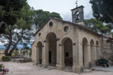 Mazan. Notre-Dame de Pareloup <br> Située au nord-est du village cette chapelle a vraisemblablement été édifiée vers le XIe s.
Les substructions mises â jour dans le chœur pourraient indiquer que ce bâtiment en a remplacé un autre plus ancien.
Bien qu’excentrée, cette chapelle est, jusqu’en 1324, l’église paroissiale, celle-ci étant alors transférée intra-muros.