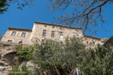 La Roque-sur-Pernes.<br> Le château. Il date du XIe-XIIe siècle. Il a été bâti par le comte de Toulouse pour ses seigneurs.