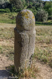 Jour 2. Filitosa <br> Statue – menhir Filitosa III de dos. Symbole phallique ?