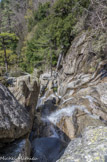 <center>Deuxième jour : Bastelica. </center> La cascade d'Ortula. Vue de la passerelle.