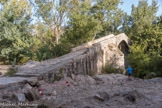 <center>Jour 5 : la vallée du Rizzanese</center> Le pont de Spin' a Cavallu, qualifié souvent de pont génois, est en réalité un pont datant du XIIIe siècle, typique de l'architecture pisane. Son arche unique s'élève à 8 mètres au-dessus de l'eau..